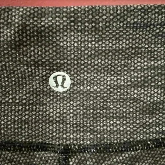 Lululemon low rise Crop Pants - Picture 6 of 9